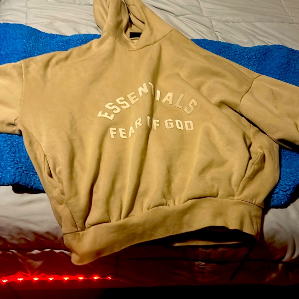 Essentials hoodie to big